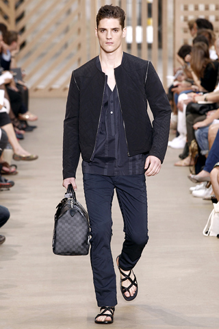 Louis Vuitton / - 2011